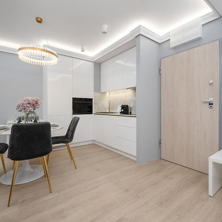 Elegant Apartment With Balcony By The Oder River In Wroclaw By Renters Prestige Exteriör bild