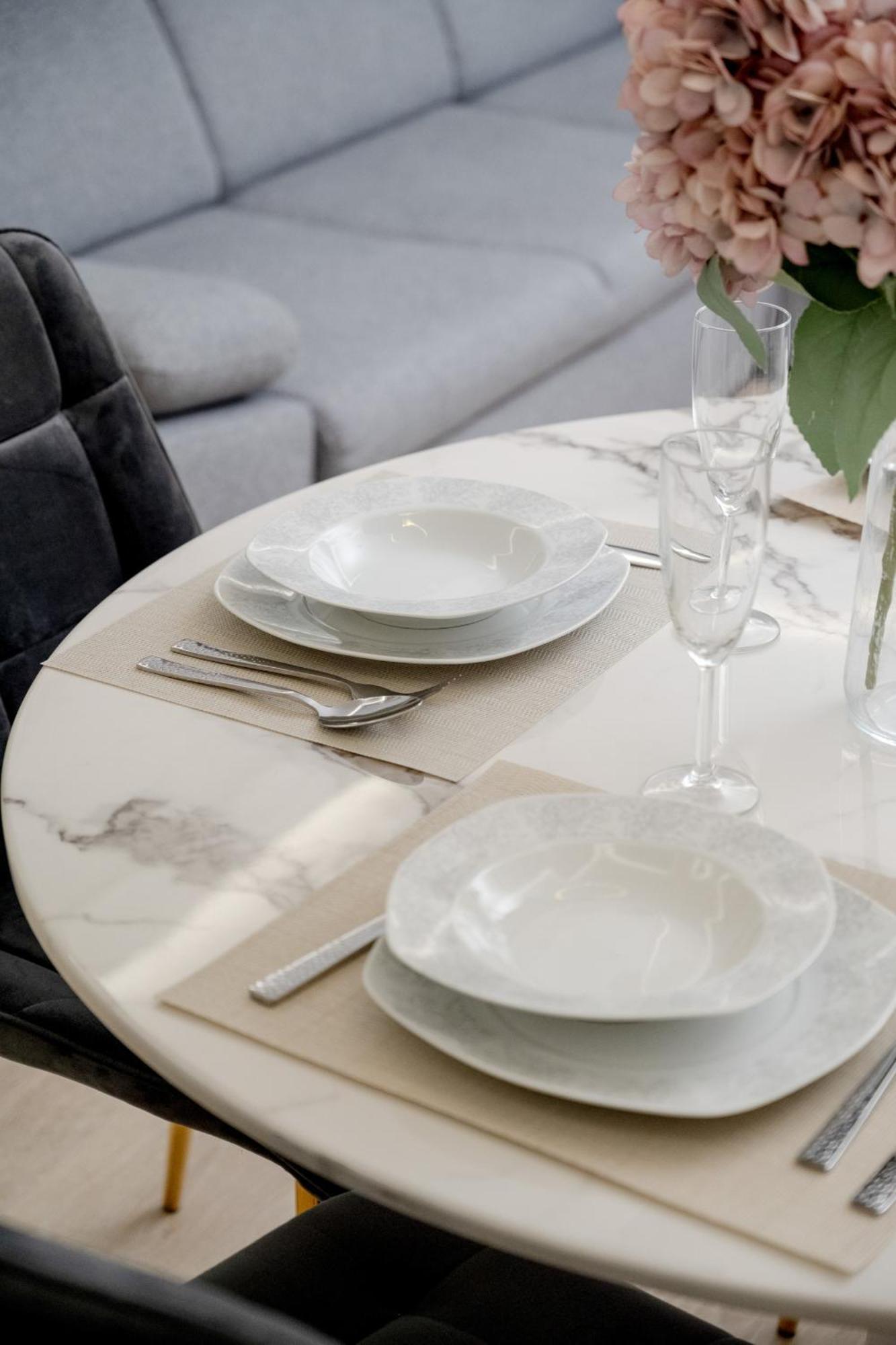 Elegant Apartment With Balcony By The Oder River In Wroclaw By Renters Prestige Exteriör bild