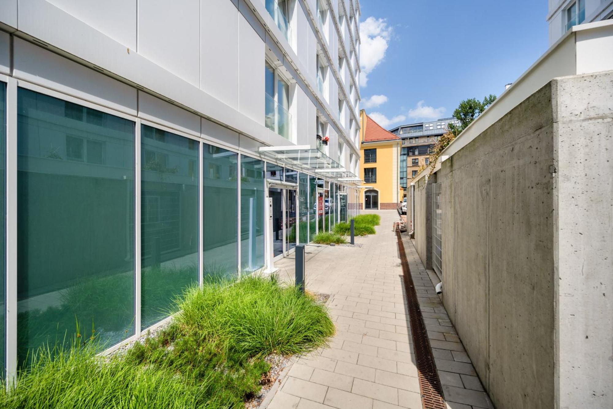 Elegant Apartment With Balcony By The Oder River In Wroclaw By Renters Prestige Exteriör bild