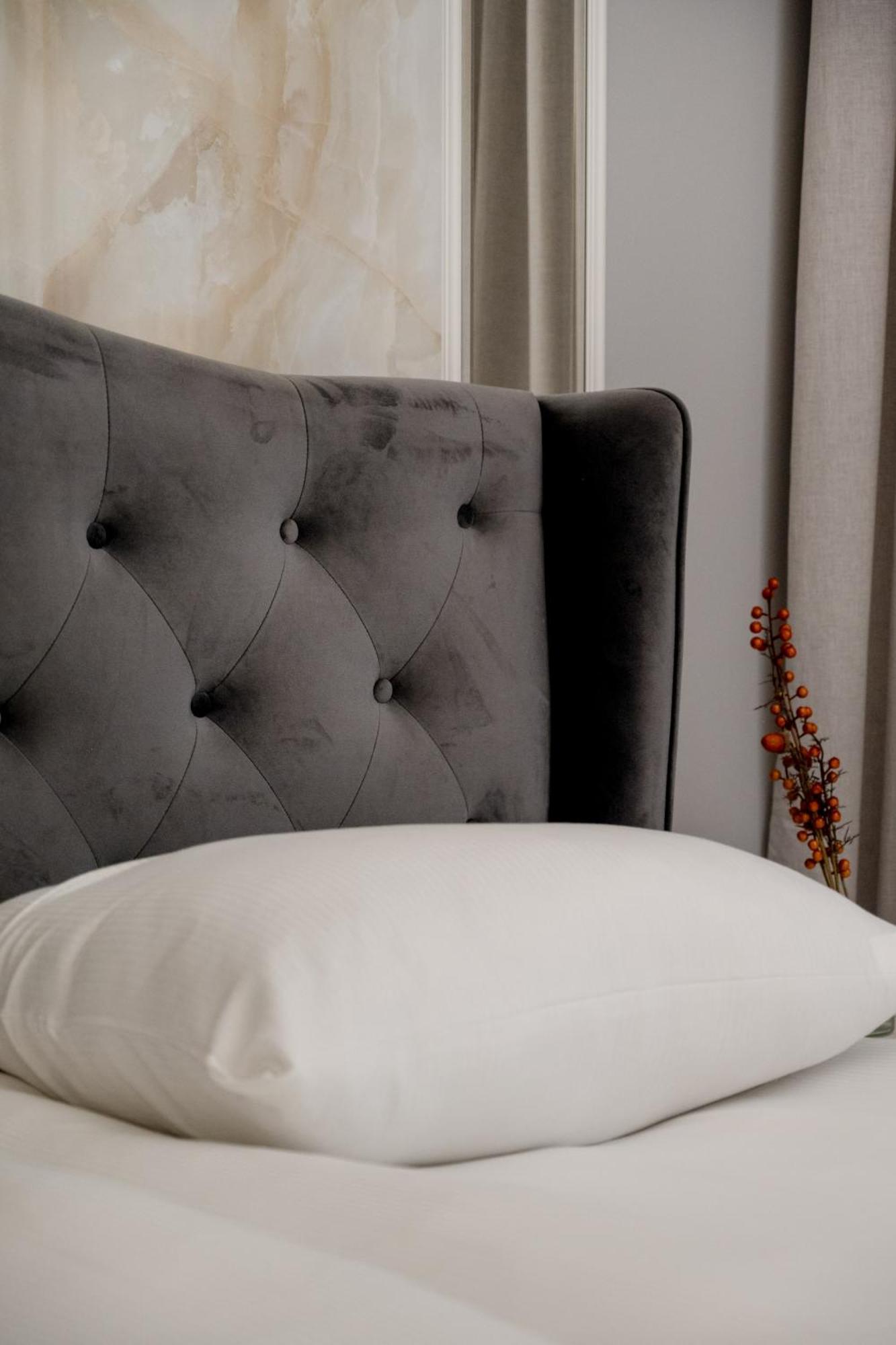Elegant Apartment With Balcony By The Oder River In Wroclaw By Renters Prestige Exteriör bild