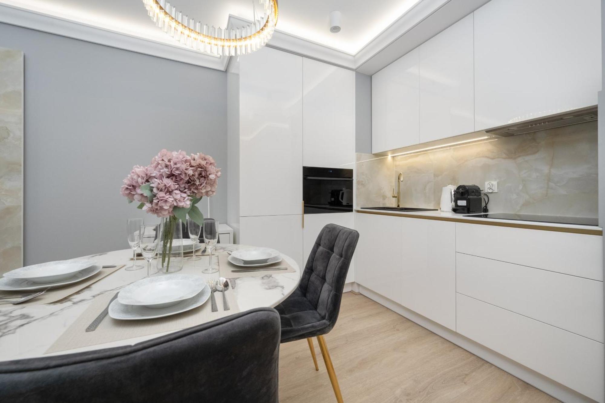 Elegant Apartment With Balcony By The Oder River In Wroclaw By Renters Prestige Exteriör bild