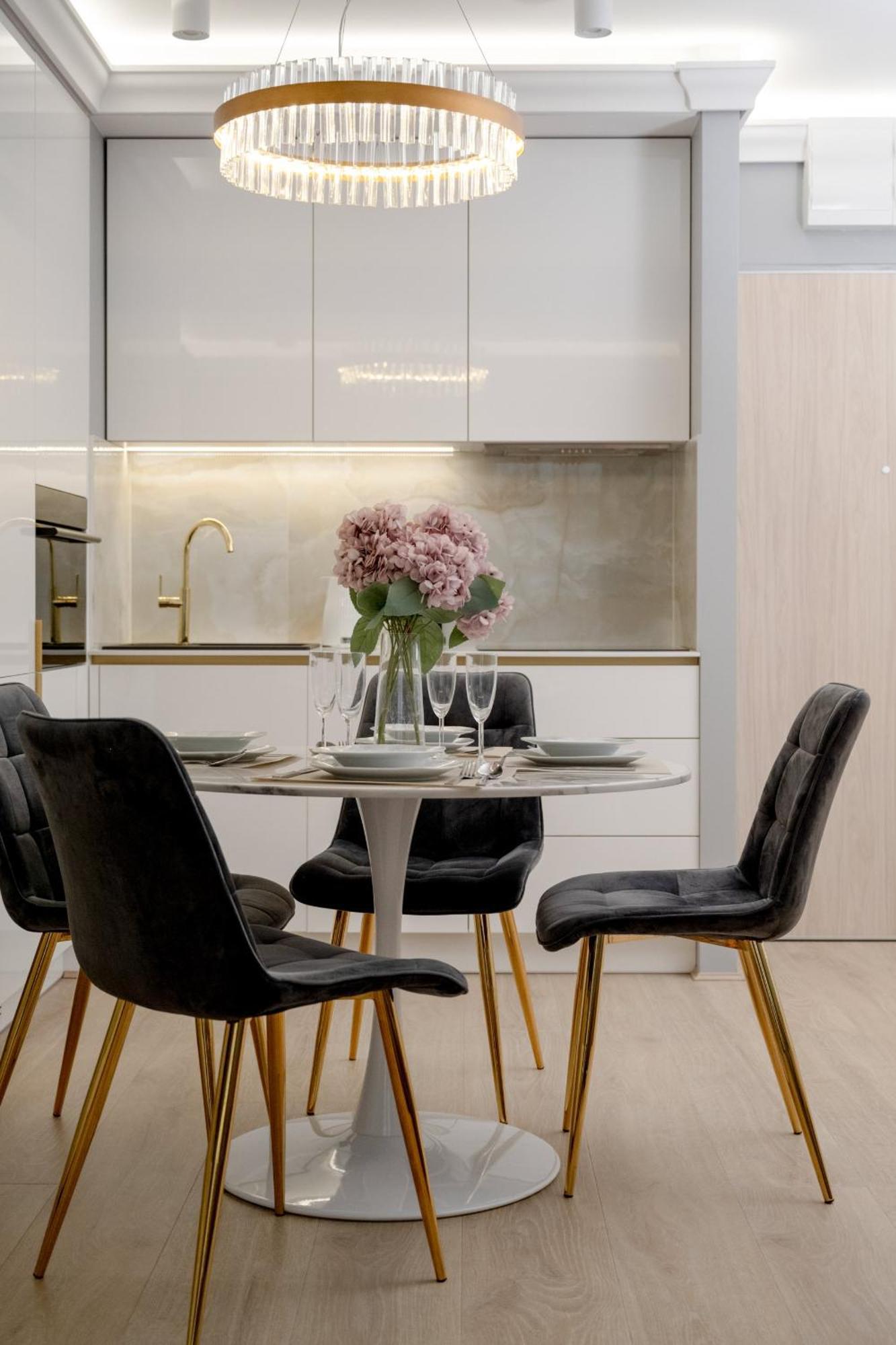 Elegant Apartment With Balcony By The Oder River In Wroclaw By Renters Prestige Exteriör bild