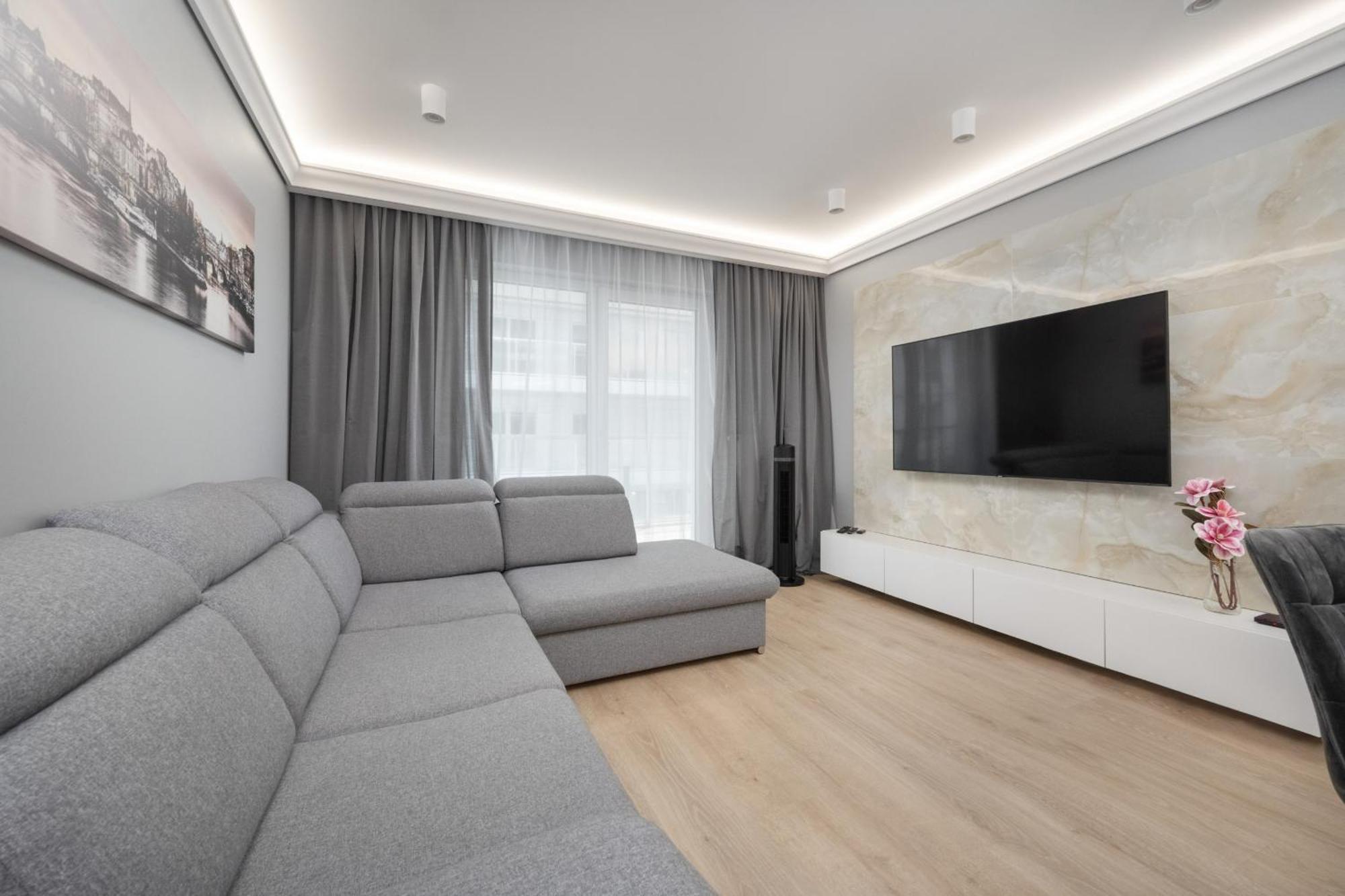 Elegant Apartment With Balcony By The Oder River In Wroclaw By Renters Prestige Exteriör bild
